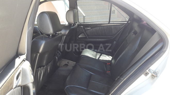 Mercedes E 230 1995, 290,000 km - 2.3 l - Bakı