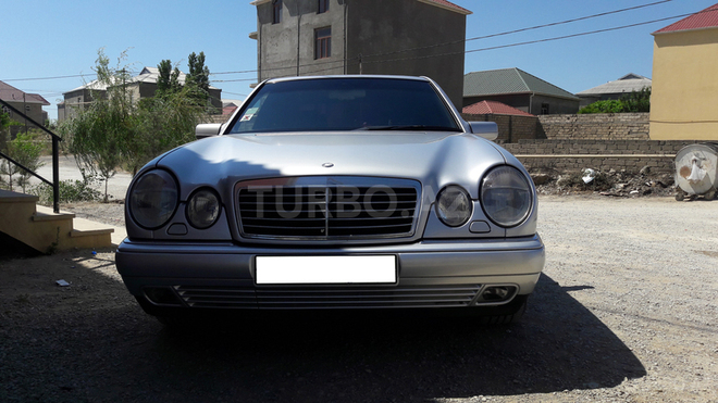 Mercedes E 230 1995, 290,000 km - 2.3 l - Bakı