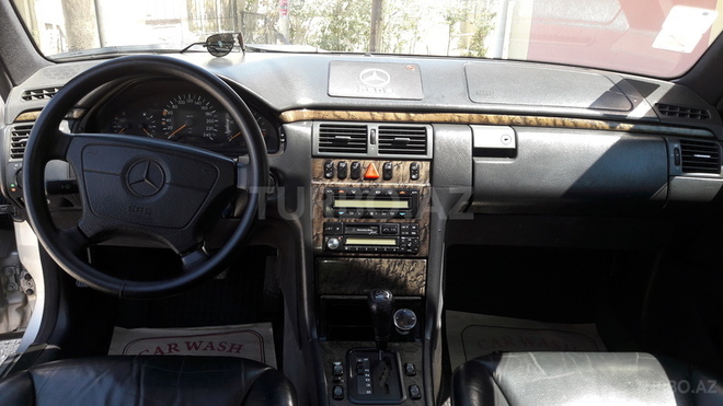 Mercedes E 230 1995, 290,000 km - 2.3 l - Bakı
