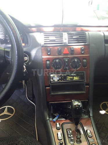 Mercedes E 220 2000, 283,500 km - 2.2 l - Masallı