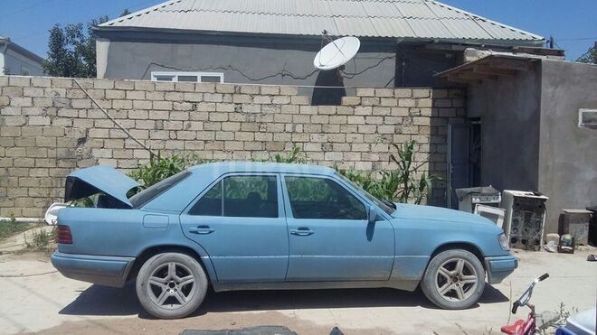Mercedes E 220 1993, 30,000 km - 2.2 l - Bakı