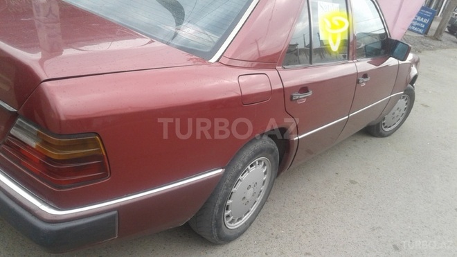 Mercedes E 250 1991, 32,658 km - 2.5 l - Beyləqan