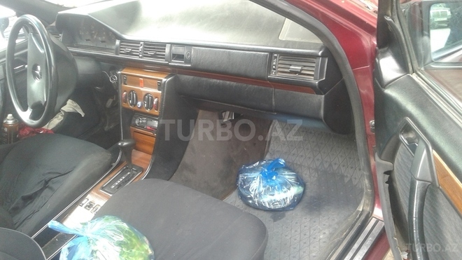 Mercedes E 250 1991, 32,658 km - 2.5 l - Beyləqan