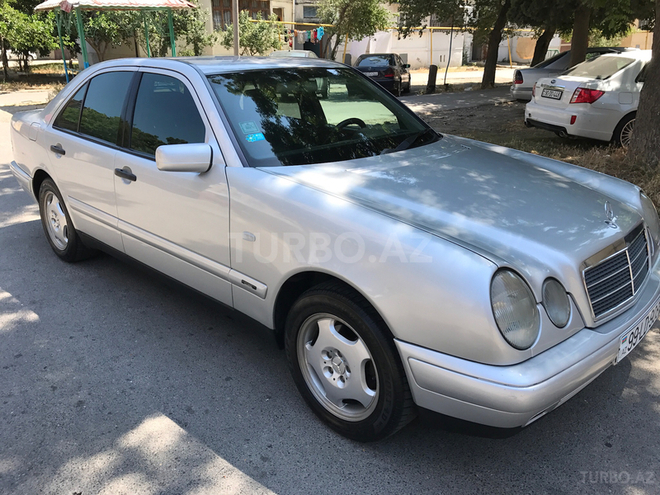 Mercedes E 200 1998, 245,000 km - 2.0 l - Bakı