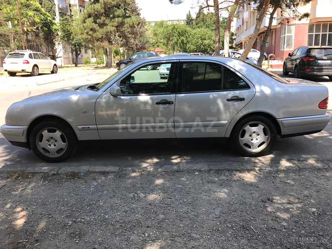 Mercedes E 200 1998, 245,000 km - 2.0 l - Bakı