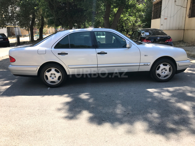 Mercedes E 200 1998, 245,000 km - 2.0 l - Bakı