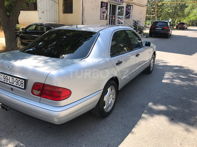 Mercedes E 200 1998, 245,000 km - 2.0 l - Bakı