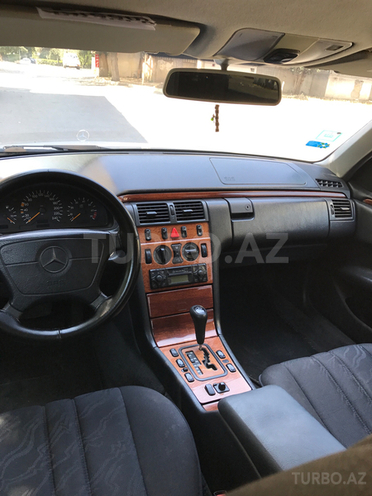 Mercedes E 200 1998, 245,000 km - 2.0 l - Bakı
