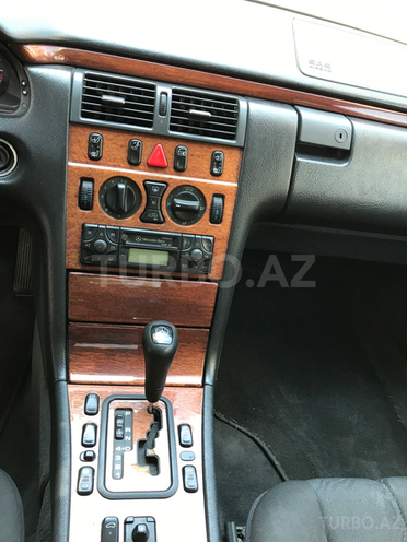 Mercedes E 200 1998, 245,000 km - 2.0 l - Bakı