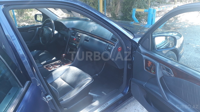 Mercedes E 270 2000, 223,400 km - 2.7 l - Bakı