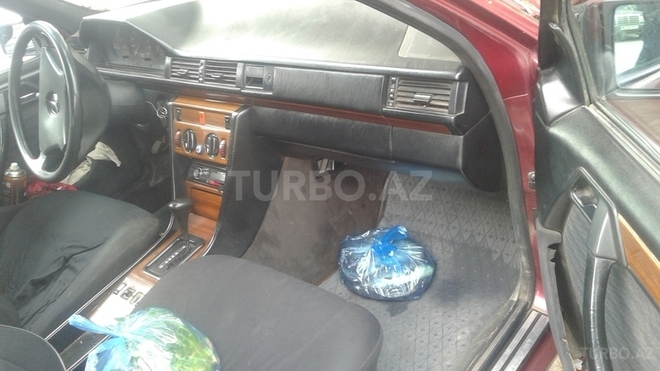 Mercedes E 250 1992, 452,360 km - 2.5 l - Beyləqan