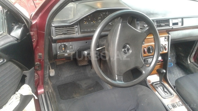 Mercedes E 250 1992, 452,360 km - 2.5 l - Beyləqan