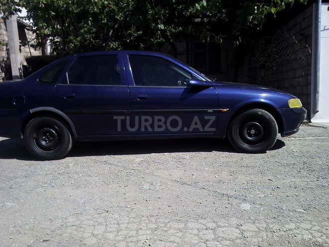 Opel Vectra 1995, 260,000 km - 1.8 л - Gəncə