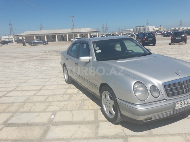 Mercedes E 220 1999, 350,000 km - 2.2 l - Sumqayıt