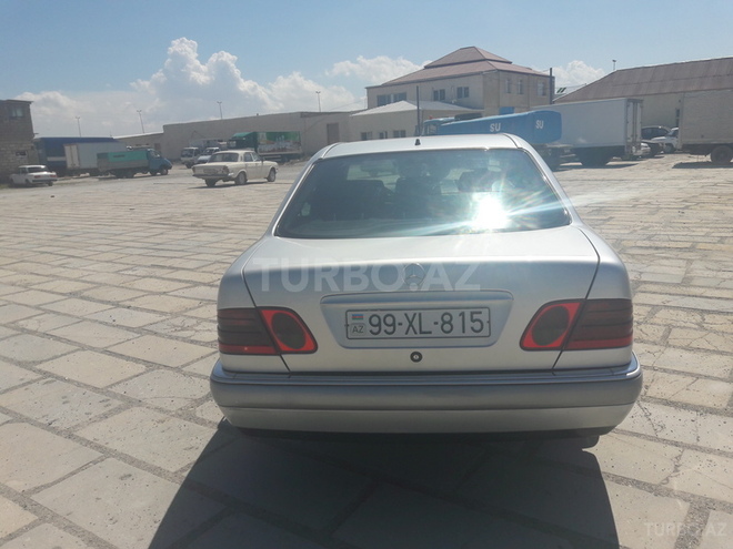 Mercedes E 220 1999, 350,000 km - 2.2 l - Sumqayıt