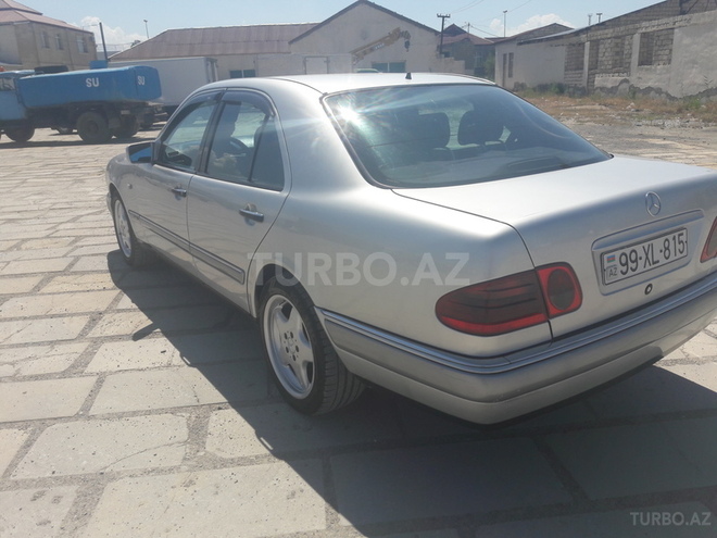 Mercedes E 220 1999, 350,000 km - 2.2 l - Sumqayıt