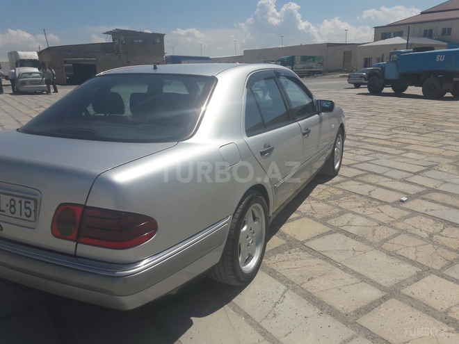Mercedes E 220 1999, 350,000 km - 2.2 l - Sumqayıt