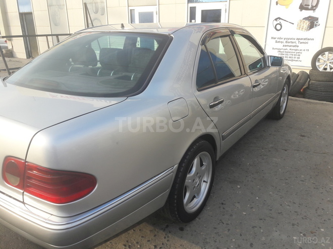 Mercedes E 220 1999, 350,000 km - 2.2 l - Sumqayıt