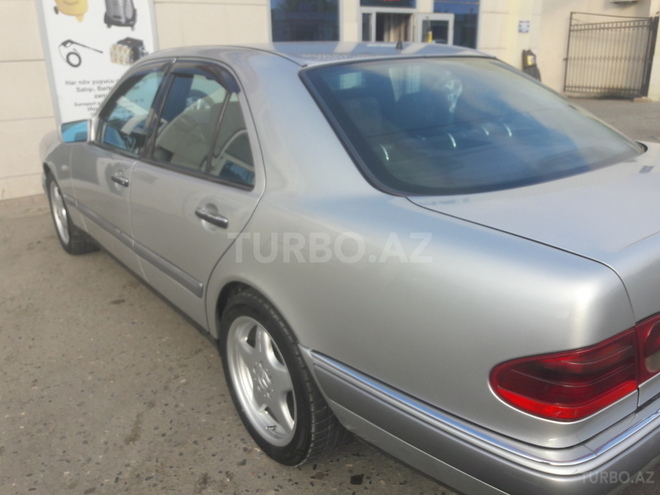 Mercedes E 220 1999, 350,000 km - 2.2 l - Sumqayıt