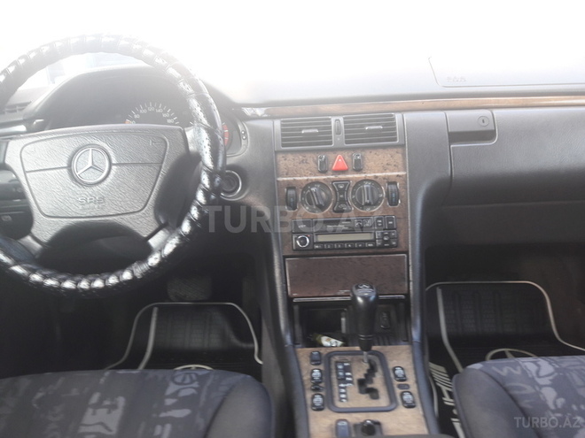 Mercedes E 220 1999, 350,000 km - 2.2 l - Sumqayıt