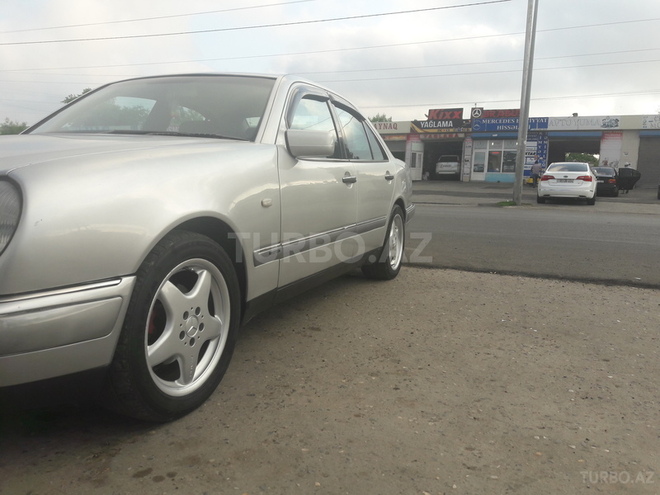 Mercedes E 220 1999, 350,000 km - 2.2 l - Sumqayıt