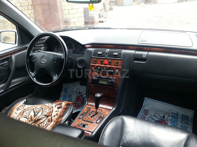 Mercedes E 270 2000, 251,000 km - 2.7 l - Sumqayıt