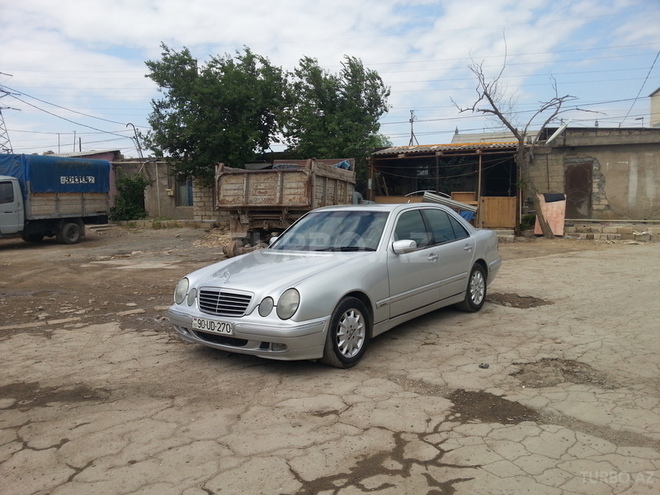 Mercedes E 270 2000, 251,000 km - 2.7 l - Sumqayıt