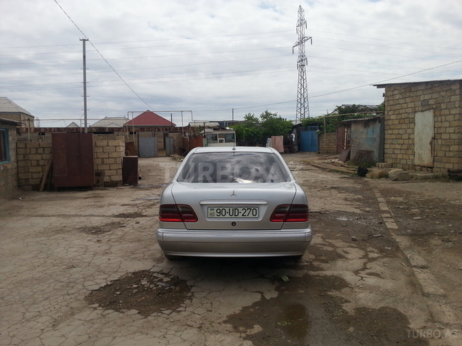 Mercedes E 270 2000, 251,000 km - 2.7 l - Sumqayıt