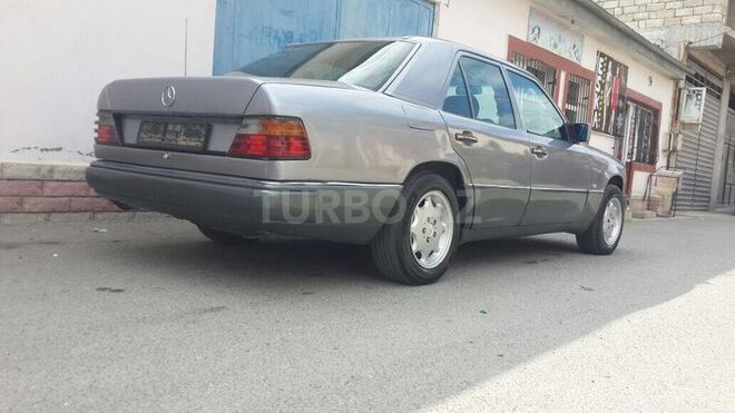 Mercedes E 250 1993, 247,102 km - 2.5 l - Bakı