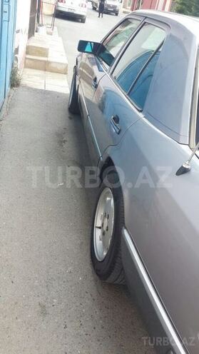 Mercedes E 250 1993, 247,102 km - 2.5 l - Bakı