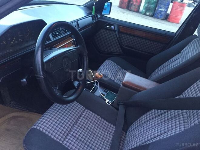 Mercedes E 250 1993, 247,102 km - 2.5 l - Bakı