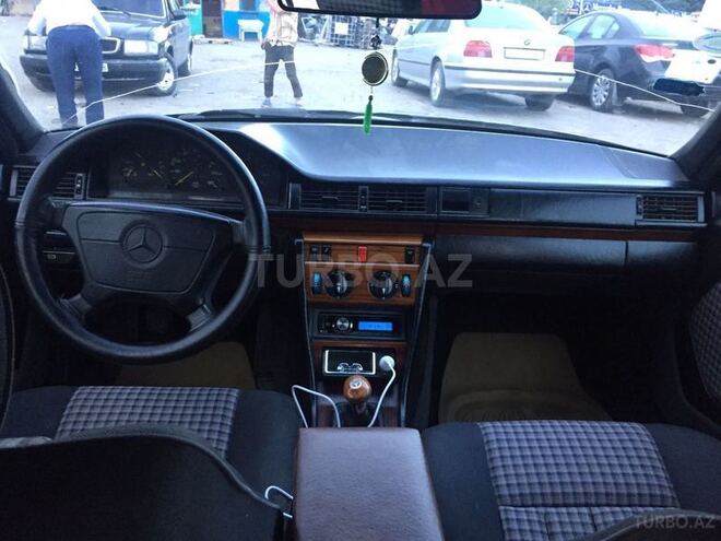 Mercedes E 250 1993, 247,102 km - 2.5 l - Bakı