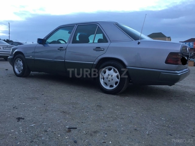 Mercedes E 250 1993, 247,102 km - 2.5 l - Bakı