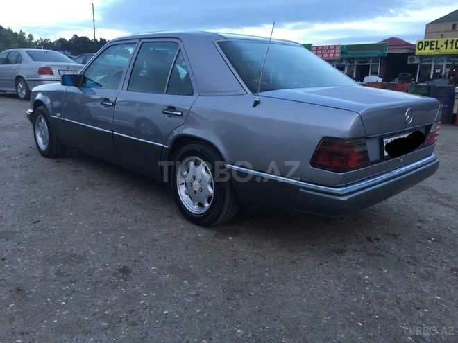 Mercedes E 250 1993, 247,102 km - 2.5 l - Bakı