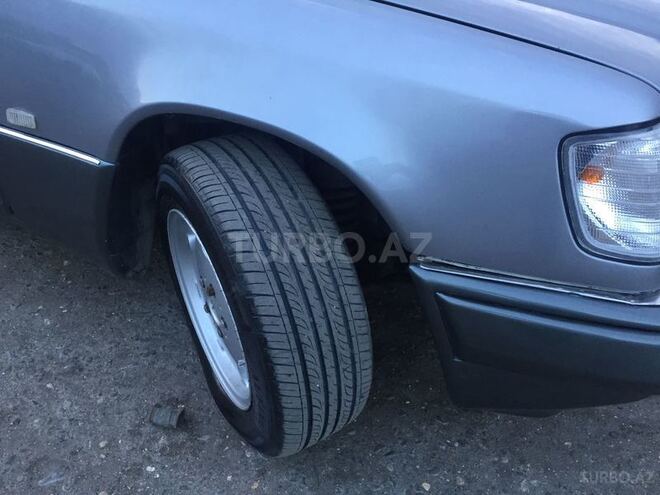 Mercedes E 250 1993, 247,102 km - 2.5 l - Bakı