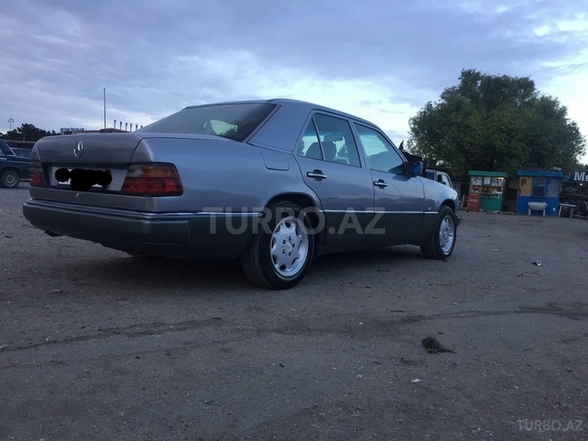 Mercedes E 250 1993, 247,102 km - 2.5 l - Bakı
