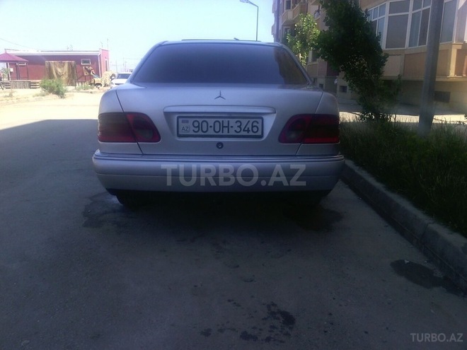 Mercedes E 220 1998, 296,000 km - 2.2 l - Bakı