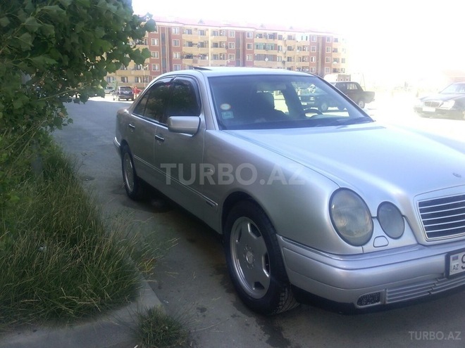 Mercedes E 220 1998, 296,000 km - 2.2 l - Bakı