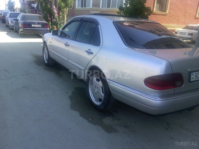 Mercedes E 220 1998, 296,000 km - 2.2 l - Bakı