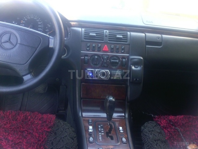 Mercedes E 220 1998, 296,000 km - 2.2 l - Bakı