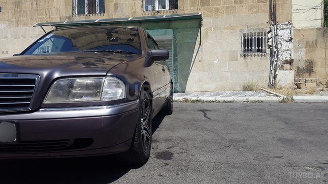 Mercedes C 220 1995, 261,000 km - 2.2 l - Bakı