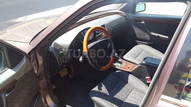 Mercedes C 220 1995, 261,000 km - 2.2 l - Bakı