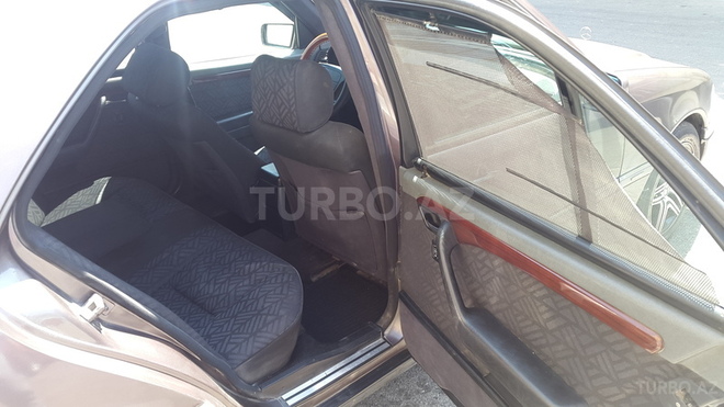 Mercedes C 220 1995, 261,000 km - 2.2 l - Bakı