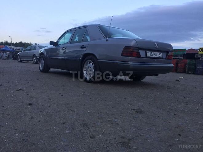 Mercedes E 250 1993, 247,102 km - 2.5 l - Bakı