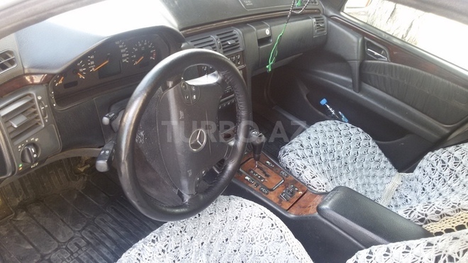 Mercedes E 200 1999, 300,000 km - 2.0 л - Şirvan