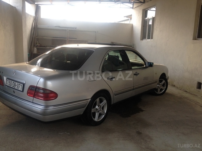 Mercedes E 240 1999, 411,000 km - 2.4 l - Sumqayıt
