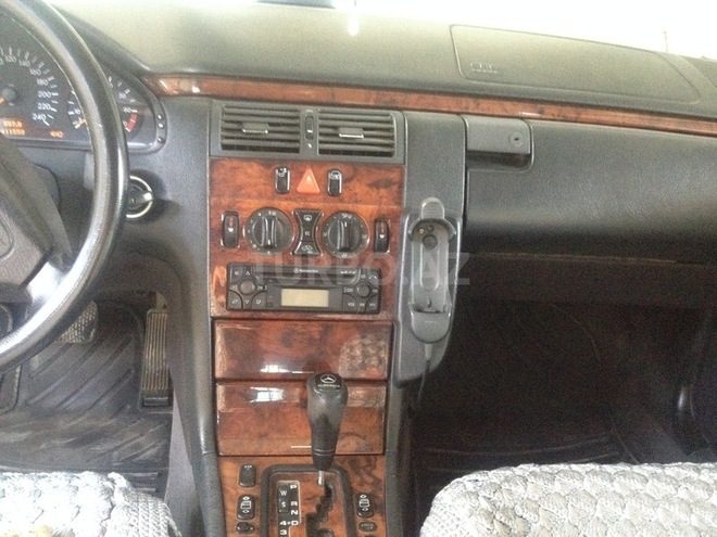 Mercedes E 240 1999, 411,000 km - 2.4 l - Sumqayıt