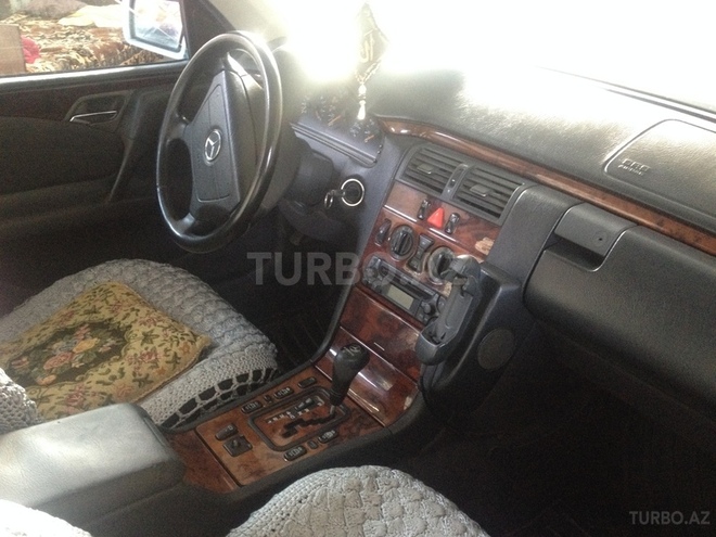 Mercedes E 240 1999, 411,000 km - 2.4 l - Sumqayıt