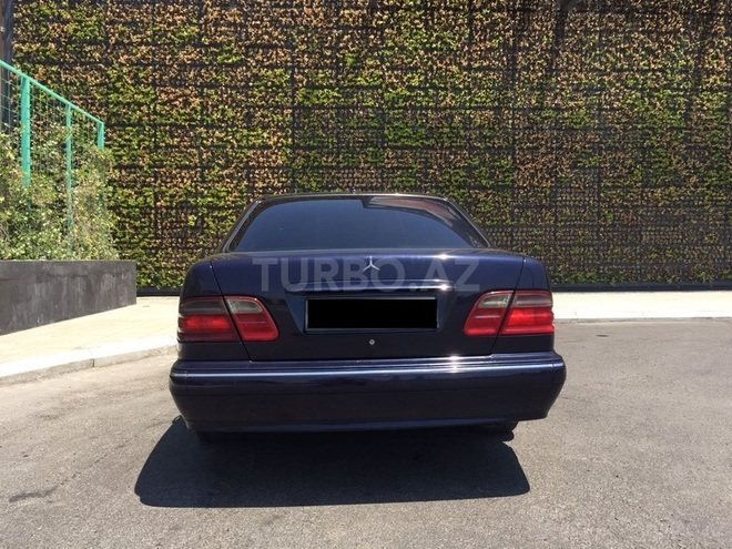 Mercedes E 220 2001, 343,000 km - 2.2 l - Bakı