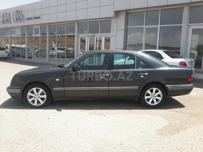Mercedes E 320 1997, 245,000 km - 3.2 l - Bakı